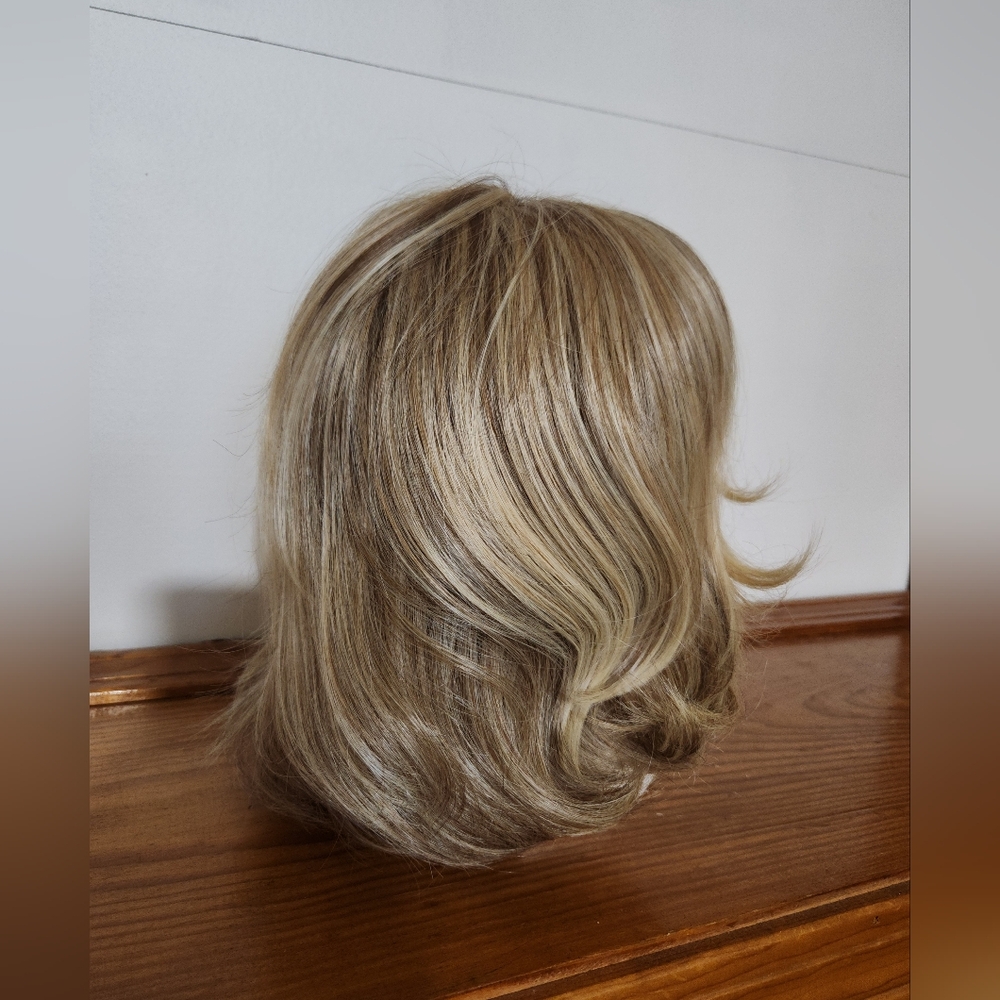 Soft Layered Light Blonde Synthetic Wig with Side-Swept Bangs - Picture 3 of 6